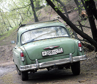 GAZ 21 rear view