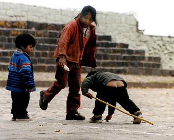 children play, Peru